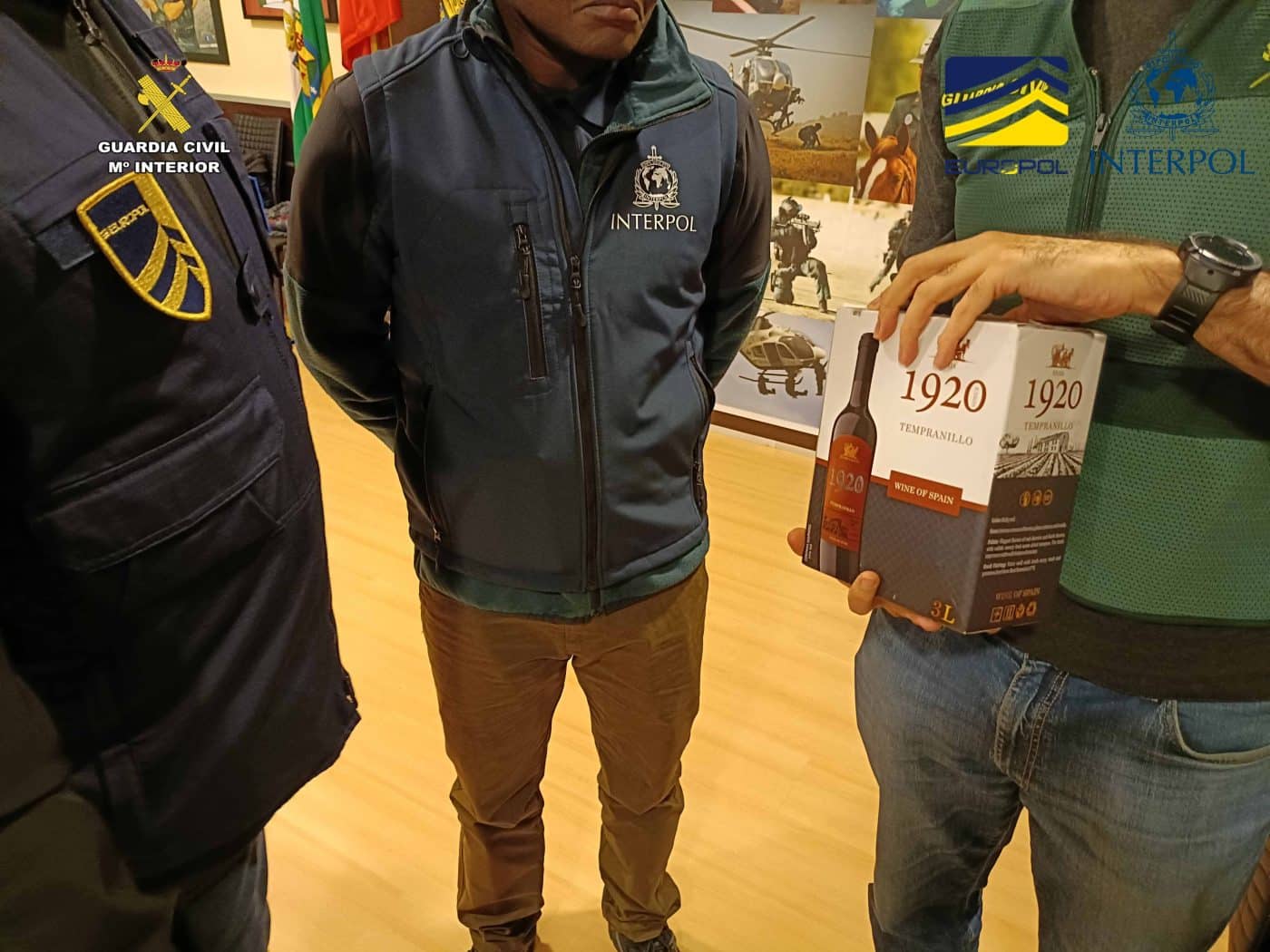 La Guardia Civil desmantela una red internacional dedicada a la falsificación de vinos de Rioja 5 La Guardia Civil desmantela una red internacional dedicada a la falsificación de vinos de Rioja 5