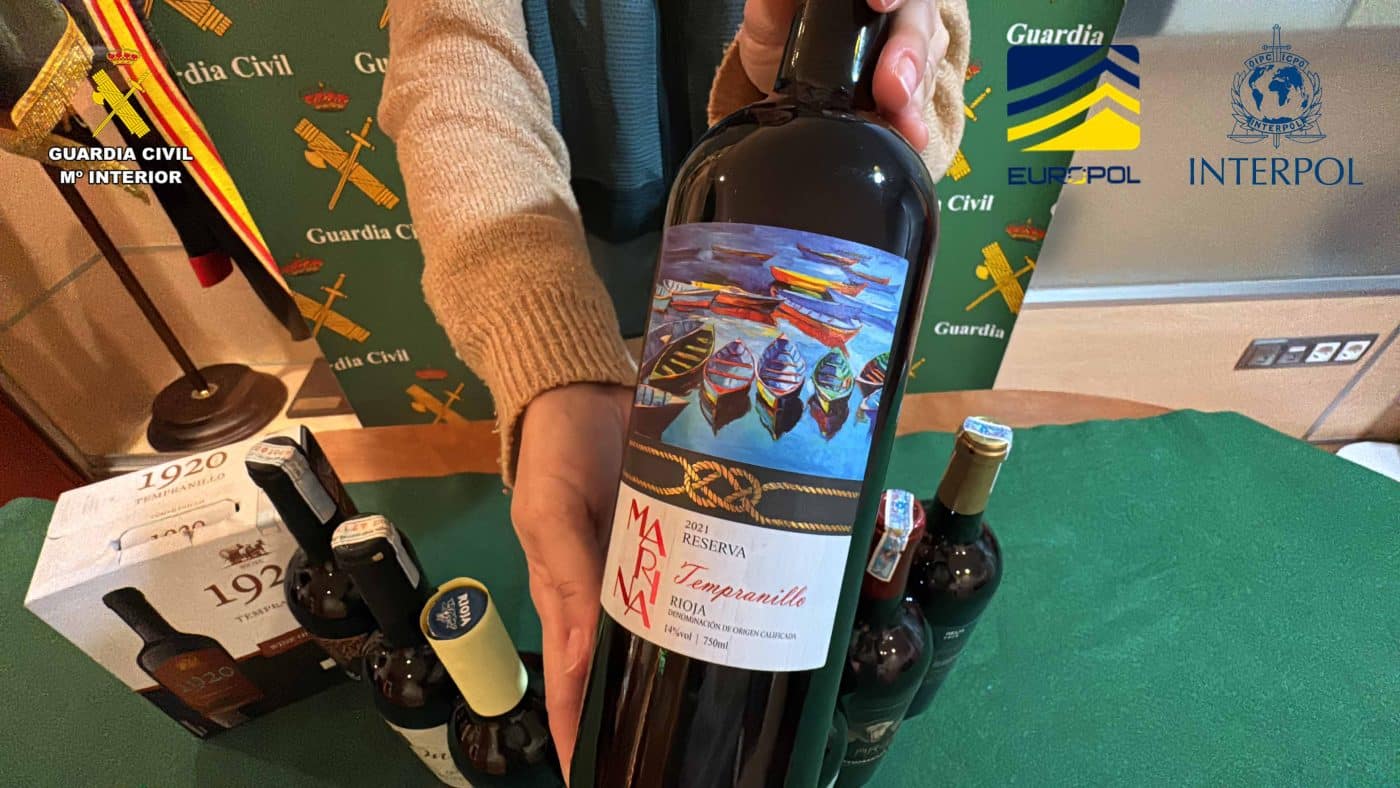 La Guardia Civil desmantela una red internacional dedicada a la falsificación de vinos de Rioja 2 La Guardia Civil desmantela una red internacional dedicada a la falsificación de vinos de Rioja 2