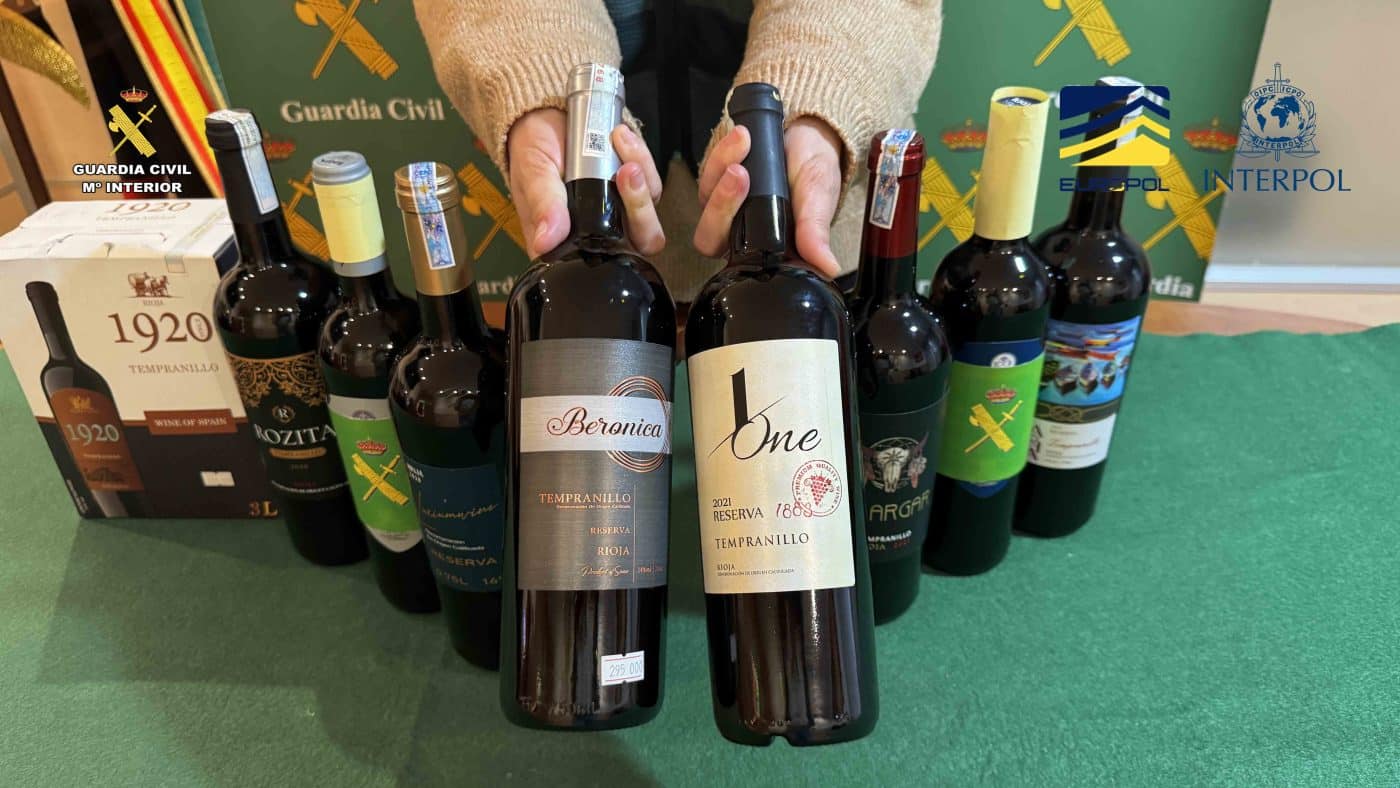 La Guardia Civil desmantela una red internacional dedicada a la falsificación de vinos de Rioja 6 La Guardia Civil desmantela una red internacional dedicada a la falsificación de vinos de Rioja 6