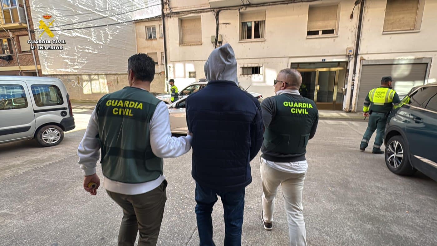 El autor del atropello mortal en Huércanos estacionó el coche en su garaje y se refugió en su domicilio 3 El autor del atropello mortal en Huércanos estacionó el coche en su garaje y se refugió en su domicilio 3