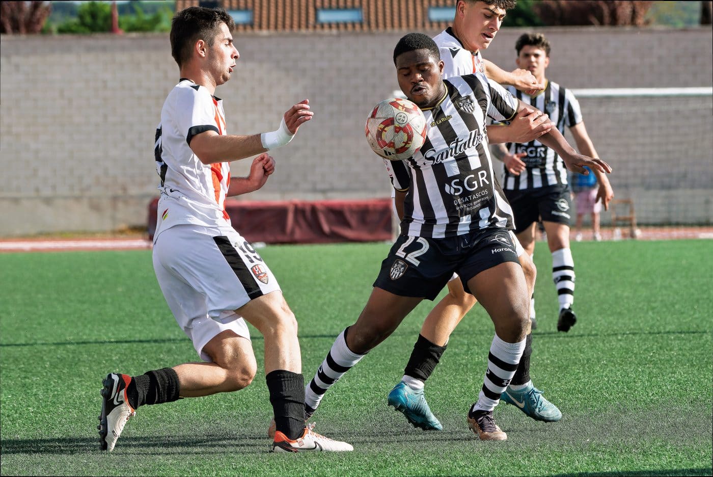 El Haro gana al segundo clasificado con dos goles de videojuego 2 El Haro gana al segundo clasificado con dos goles de videojuego 2