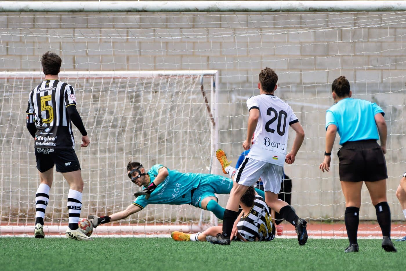 El Haro gana al segundo clasificado con dos goles de videojuego 5 El Haro gana al segundo clasificado con dos goles de videojuego 5