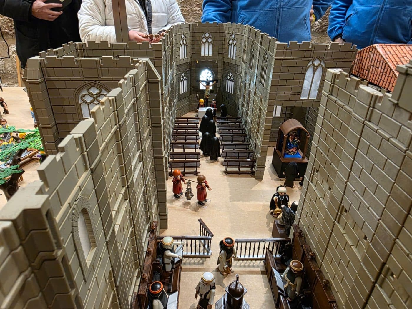 El Monasterio de Cañas acoge la exposición 'La Beata Urraca: Fe y Aventuras en el Mundo Playmóbil' 3 El Monasterio de Cañas acoge la exposición 'La Beata Urraca: Fe y Aventuras en el Mundo Playmóbil' 3