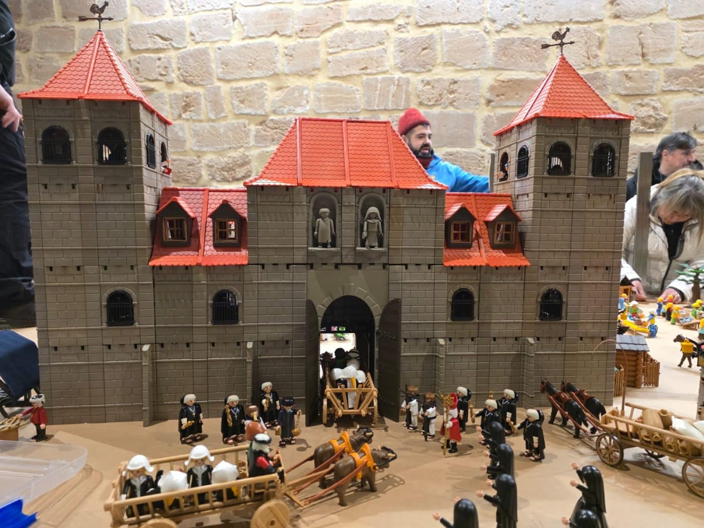 El Monasterio de Cañas acoge la exposición 'La Beata Urraca: Fe y Aventuras en el Mundo Playmóbil' 1 El Monasterio de Cañas acoge la exposición 'La Beata Urraca: Fe y Aventuras en el Mundo Playmóbil' 1