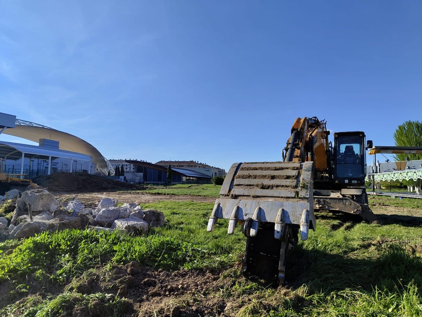 En marcha las obras del nuevo campo de fútbol de El Mazo 2