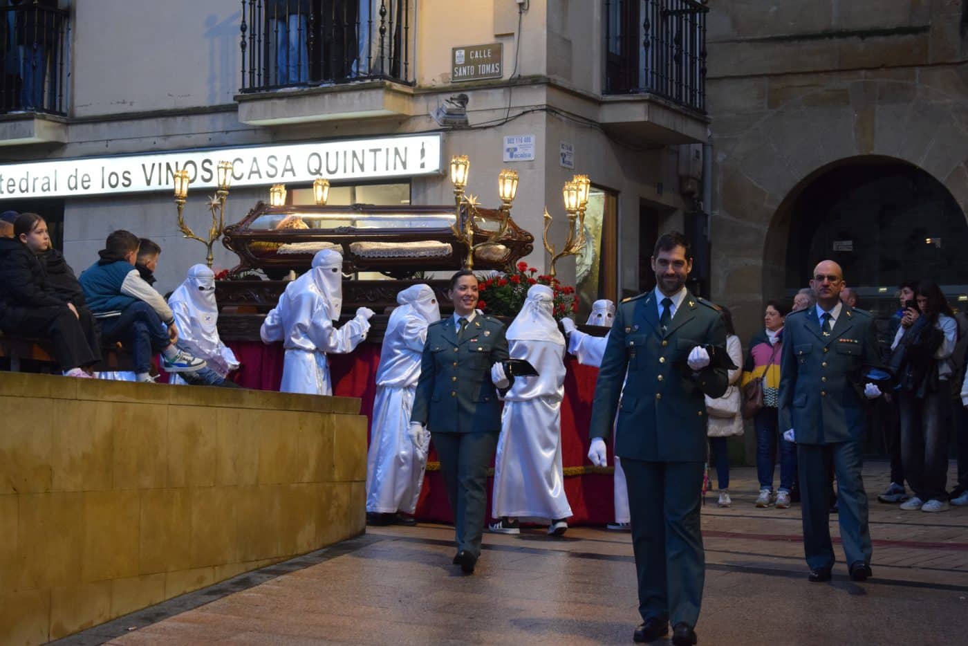 FOTOS: Haro despide el Viernes Santo bajo la lluvia y con los aplausos del público 41 FOTOS: Haro despide el Viernes Santo bajo la lluvia y con los aplausos del público 41