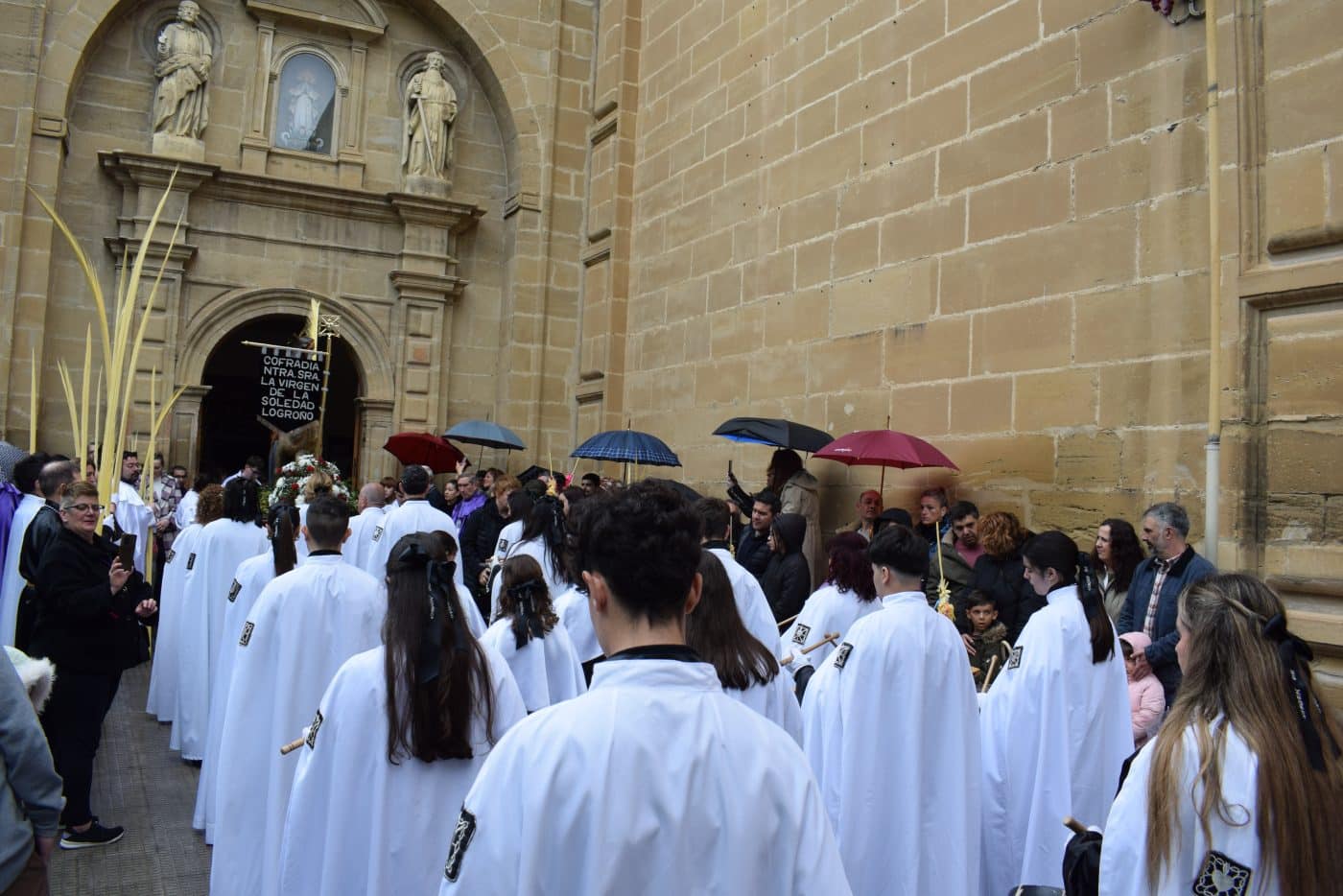 FOTOS: La lluvia modifica los planes del Domingo de Ramos en Haro 15