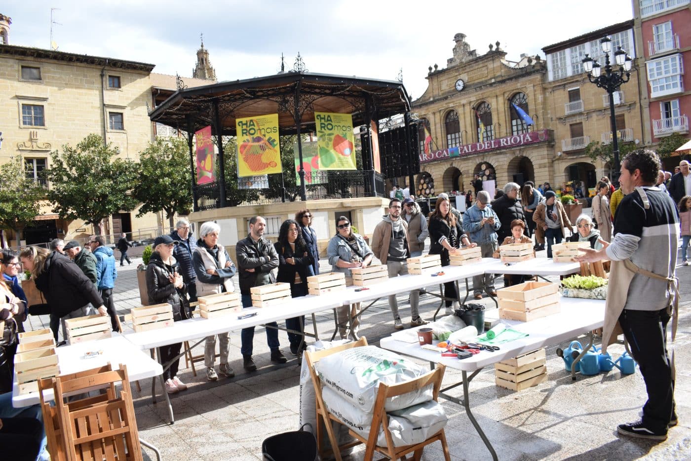 FOTOS: La plaza de la Paz de Haro se llena de sabor con el estreno del Mercado Haromas 40