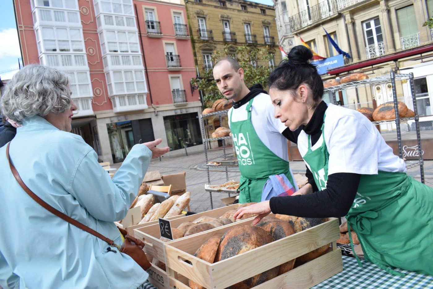 FOTOS: La plaza de la Paz de Haro se llena de sabor con el estreno del Mercado Haromas 19