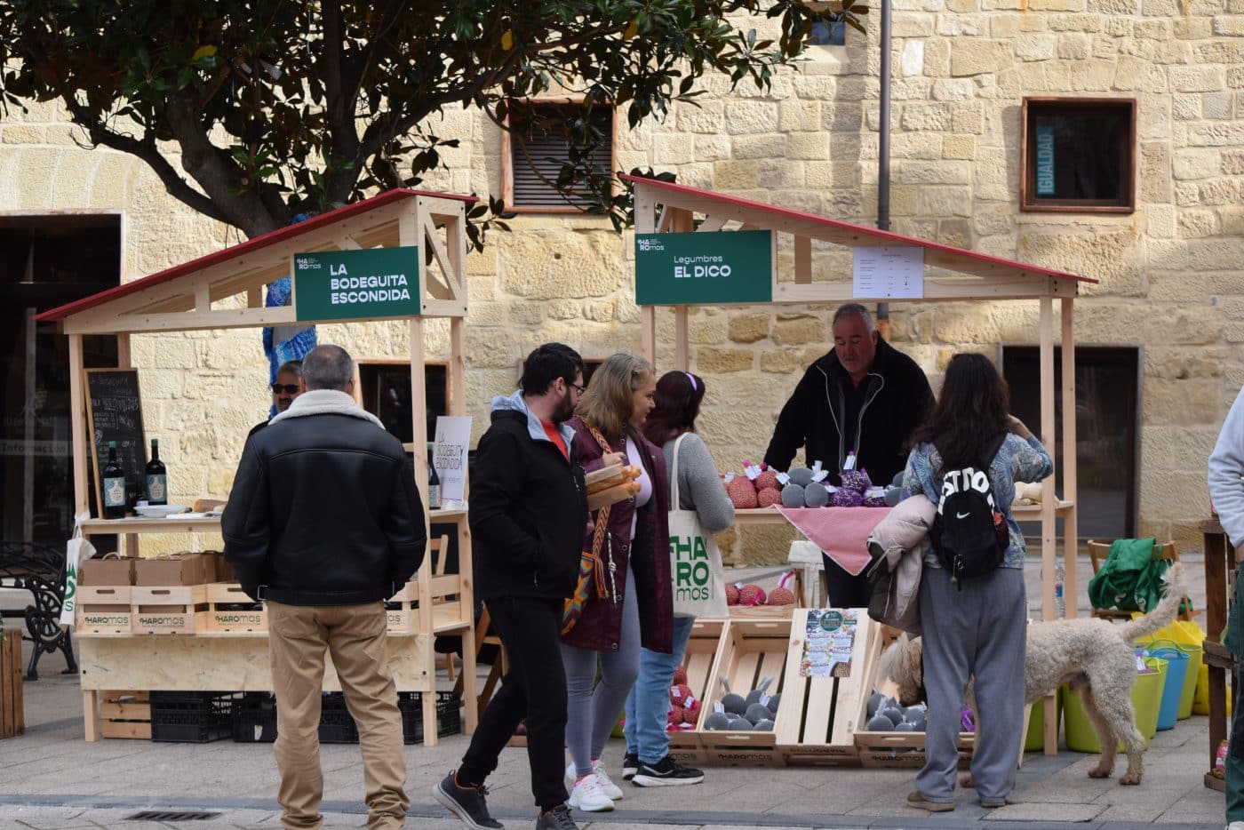 FOTOS: La plaza de la Paz de Haro se llena de sabor con el estreno del Mercado Haromas 14
