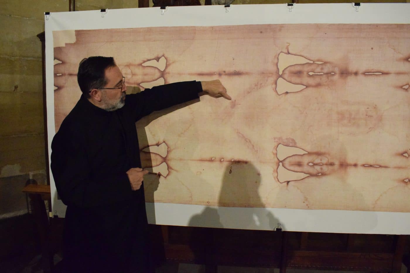 La parroquia de Haro adquiere una réplica de la Sábana Santa de Turín 1