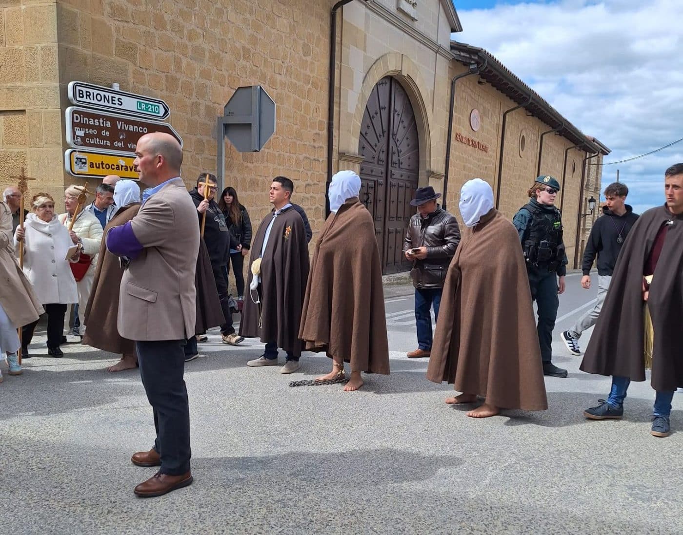 San Vicente de la Sonsierra revive su ancestral rito de los 'picaos' 2
