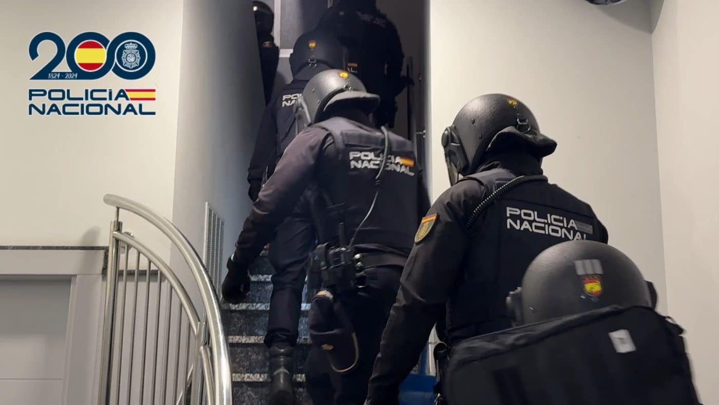 Tres detenidos por vender drogas en dos pisos en el centro de Logroño 1 Tres detenidos por vender drogas en dos pisos en el centro de Logroño 1