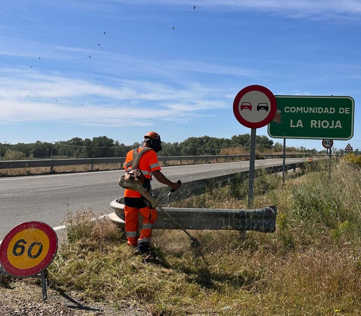 La Rioja activa su campaña estival de desbroces para mejorar la seguridad vial y reducir el riesgo de incendios 1