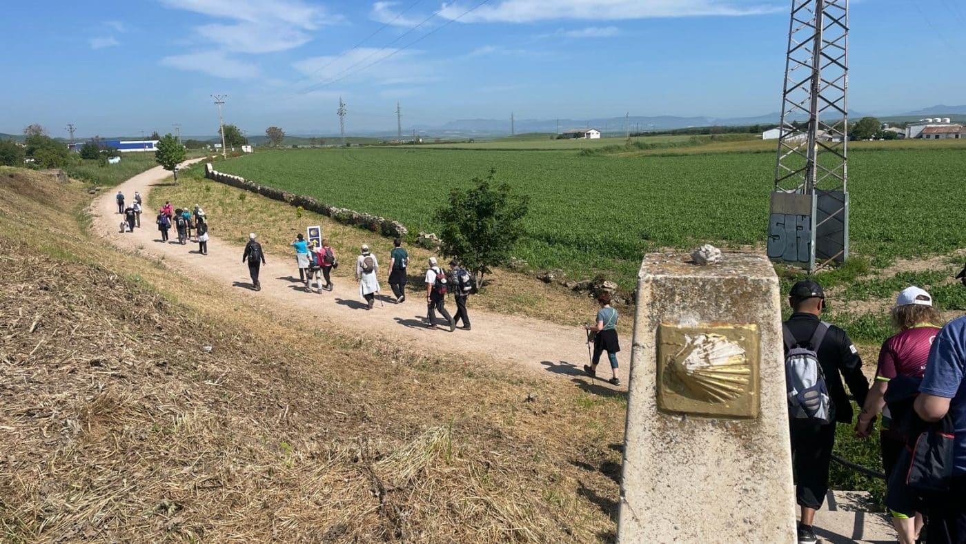 Casi 60 personas recorren el Camino de Santiago en un nuevo paseo saludable 2