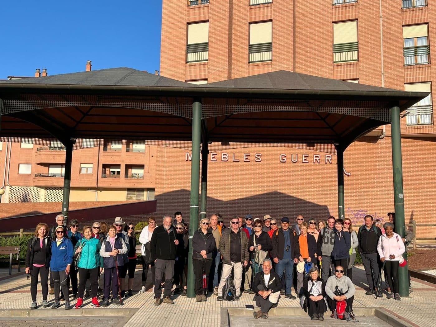Casi 60 personas recorren el Camino de Santiago en un nuevo paseo saludable 1
