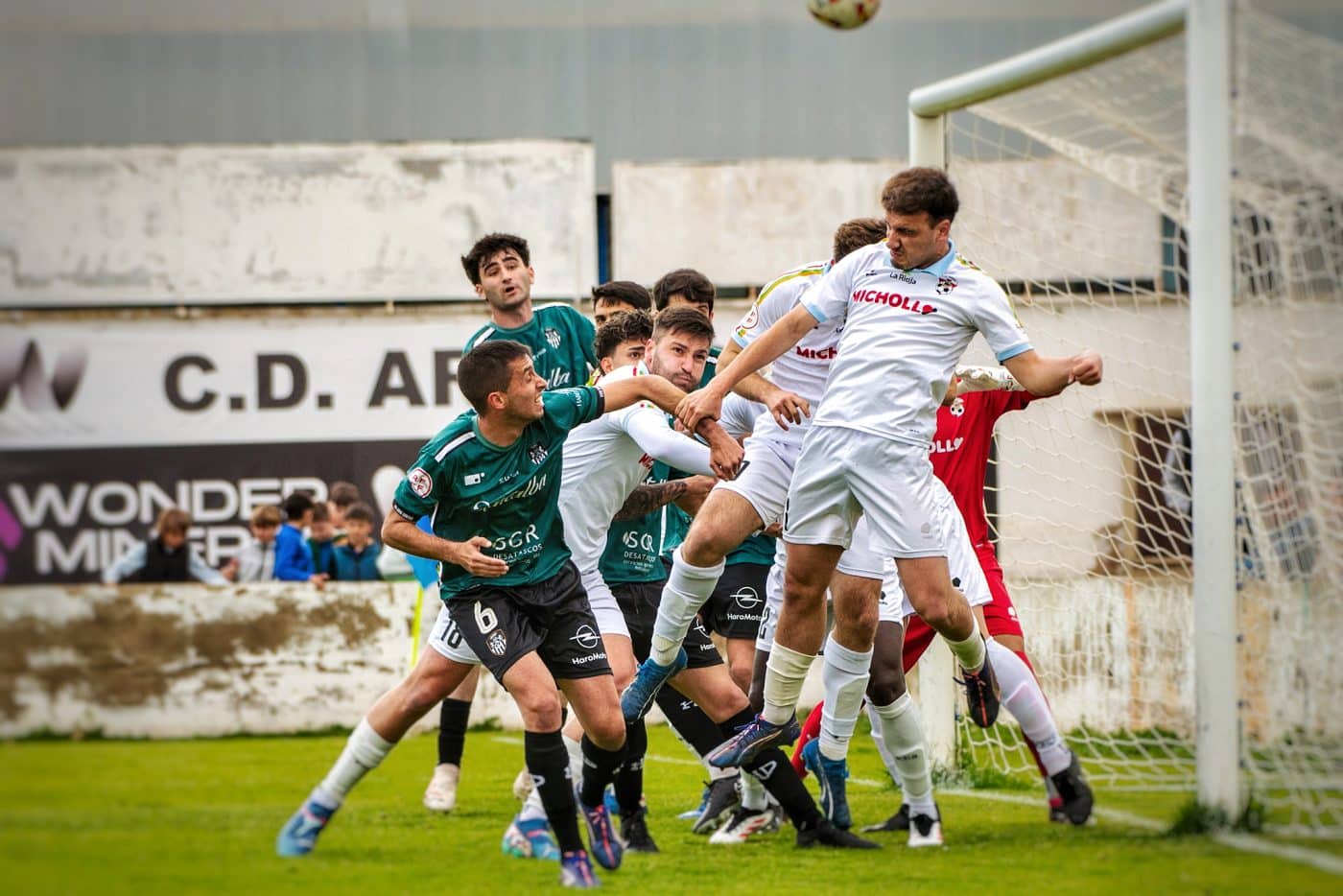 El Haro roza la épica con una gran remontada ante el Arnedo 4