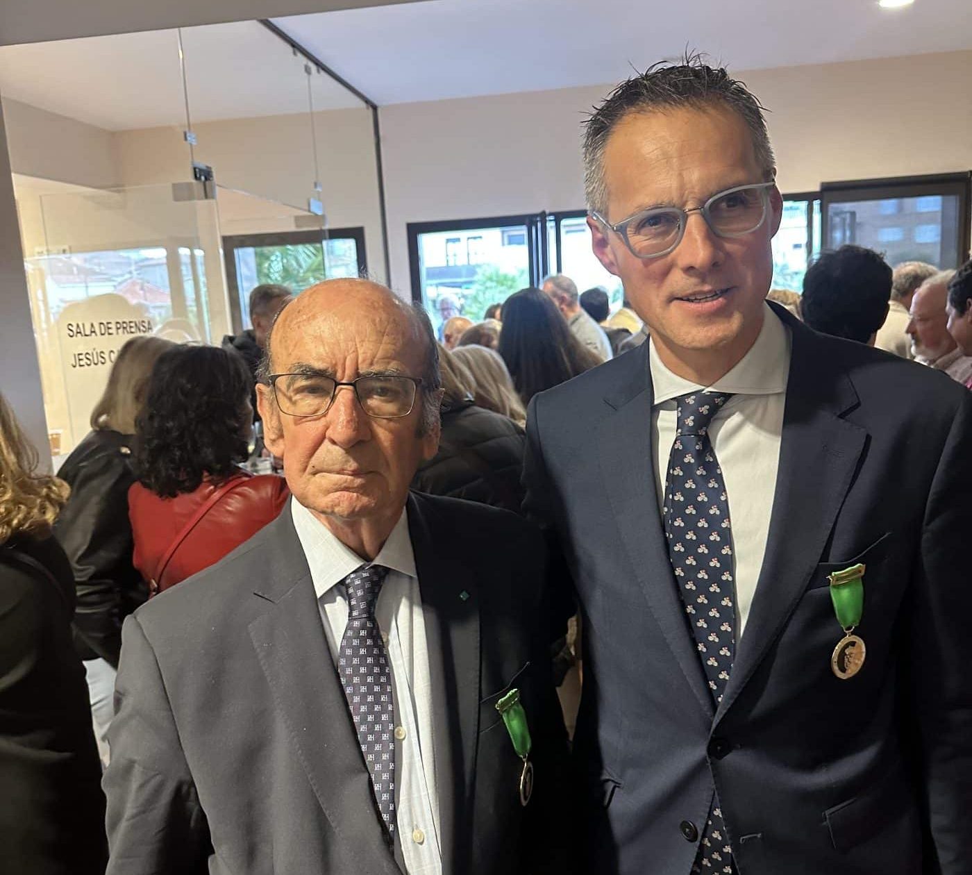 El jarrero Fernando Riaño recibe el Título al Mérito de la Villa de Galapagar en la categoría de oro 1 El jarrero Fernando Riaño recibe el Título al Mérito de la Villa de Galapagar en la categoría de oro 1