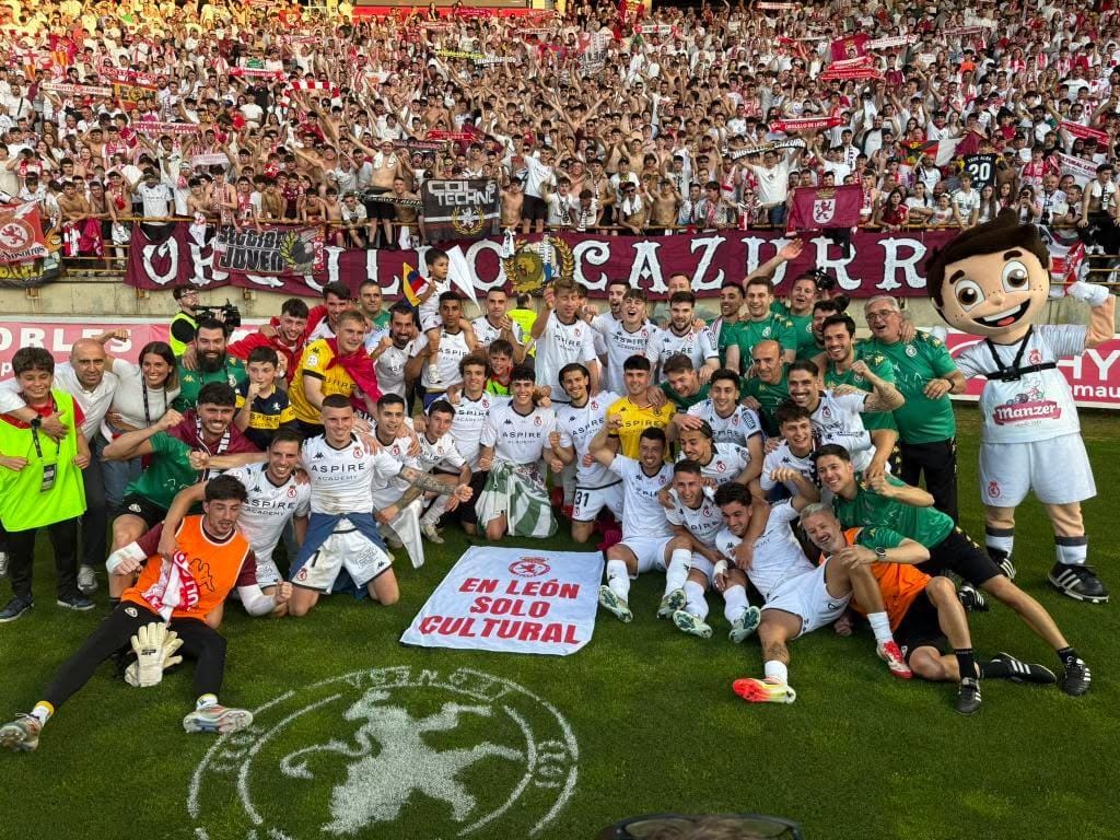 El jarrero Javi Pérez asciende a Segunda División con la Cultural Leonesa 2