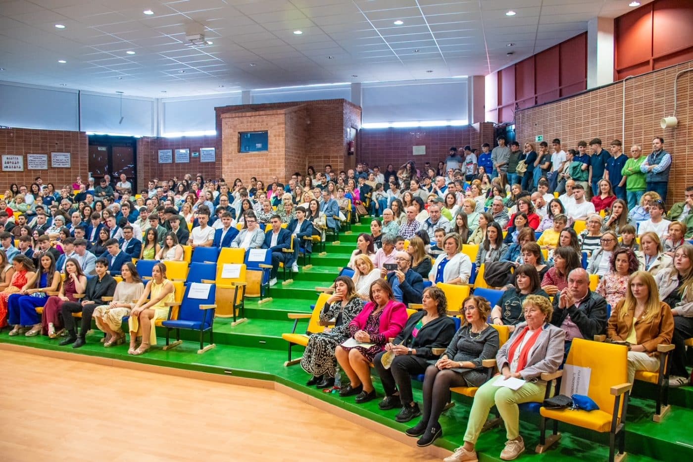 Emotiva entrega de orlas al alumnado en el IES Rey Don García de Nájera 1