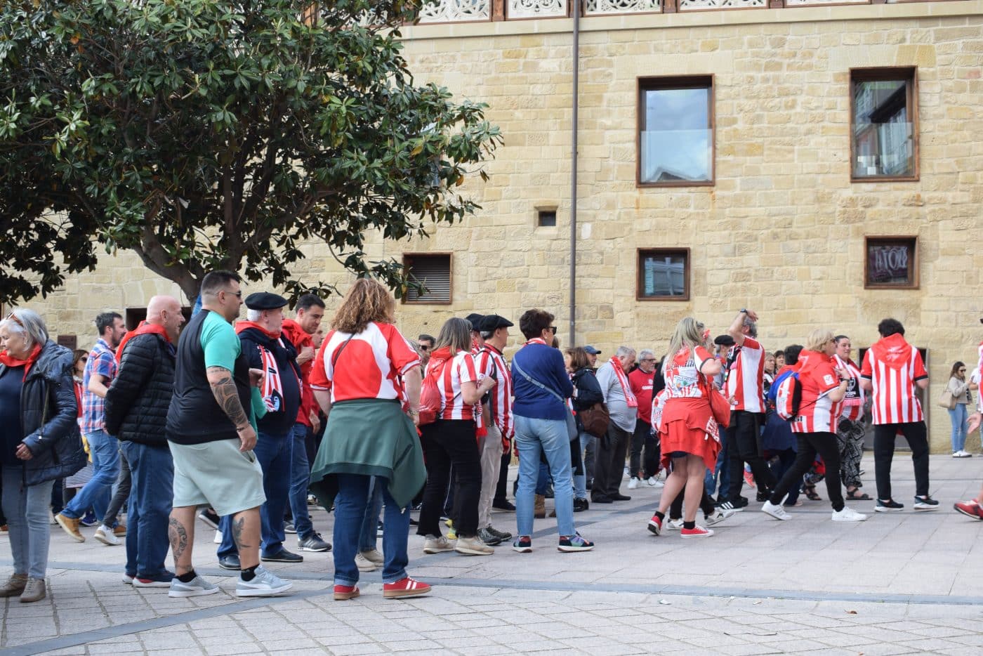 FOTOS: Haro inaugura el 51 Congreso Internacional de Peñas del Athletic Club 12 FOTOS: Haro inaugura el 51 Congreso Internacional de Peñas del Athletic Club 12