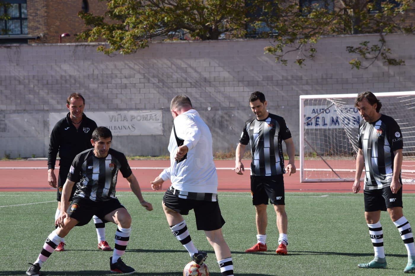 FOTOS: Los Veteranos del Haro y Athletic juegan por los damnificados por la DANA 43 FOTOS: Los Veteranos del Haro y Athletic juegan por los damnificados por la DANA 43