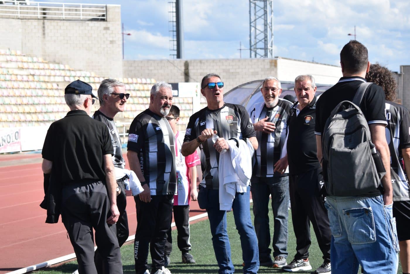 FOTOS: Los Veteranos del Haro y Athletic juegan por los damnificados por la DANA 3 FOTOS: Los Veteranos del Haro y Athletic juegan por los damnificados por la DANA 3