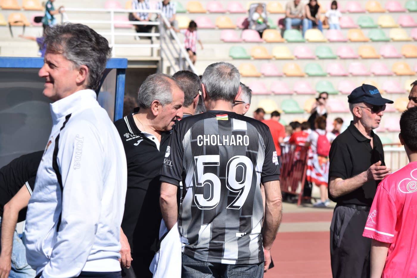 FOTOS: Los Veteranos del Haro y Athletic juegan por los damnificados por la DANA 5 FOTOS: Los Veteranos del Haro y Athletic juegan por los damnificados por la DANA 5