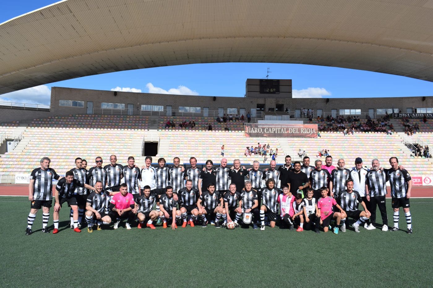FOTOS: Los Veteranos del Haro y Athletic juegan por los damnificados por la DANA 25 FOTOS: Los Veteranos del Haro y Athletic juegan por los damnificados por la DANA 25