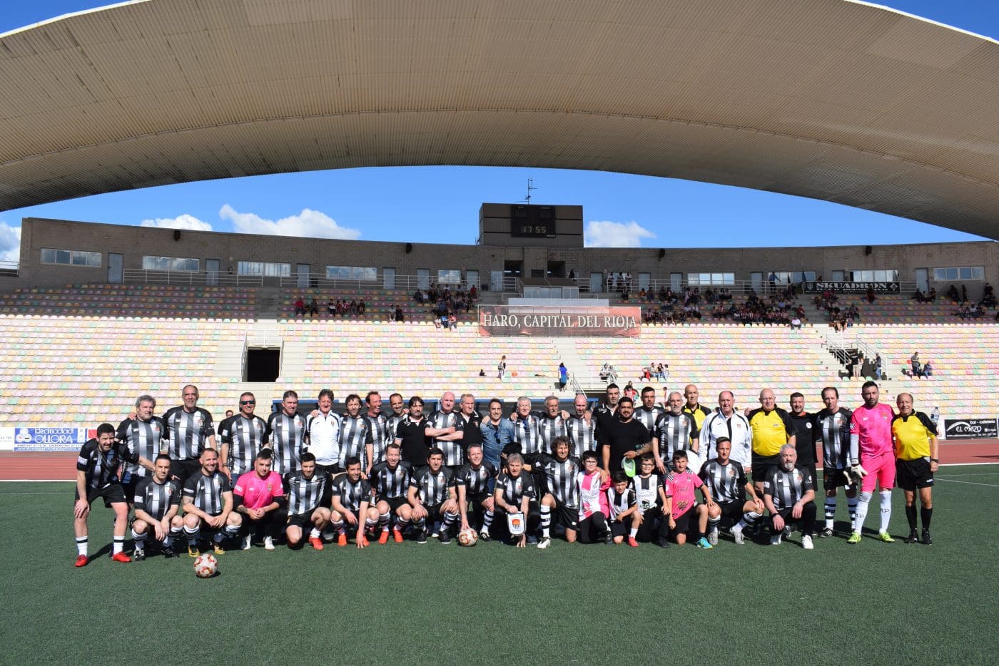 FOTOS: Los Veteranos del Haro y Athletic juegan por los damnificados por la DANA 15 FOTOS: Los Veteranos del Haro y Athletic juegan por los damnificados por la DANA 15