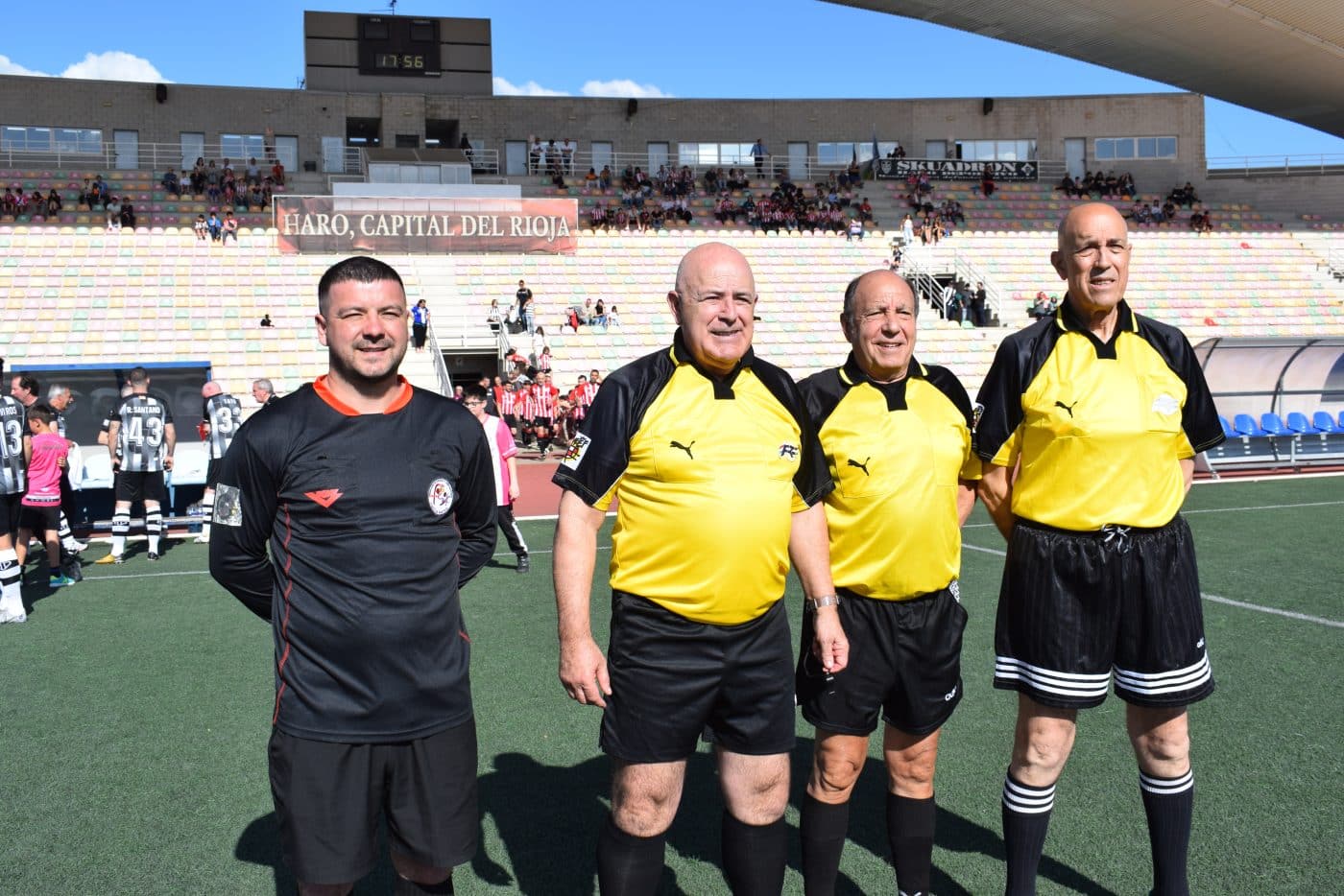 FOTOS: Los Veteranos del Haro y Athletic juegan por los damnificados por la DANA 33 FOTOS: Los Veteranos del Haro y Athletic juegan por los damnificados por la DANA 33