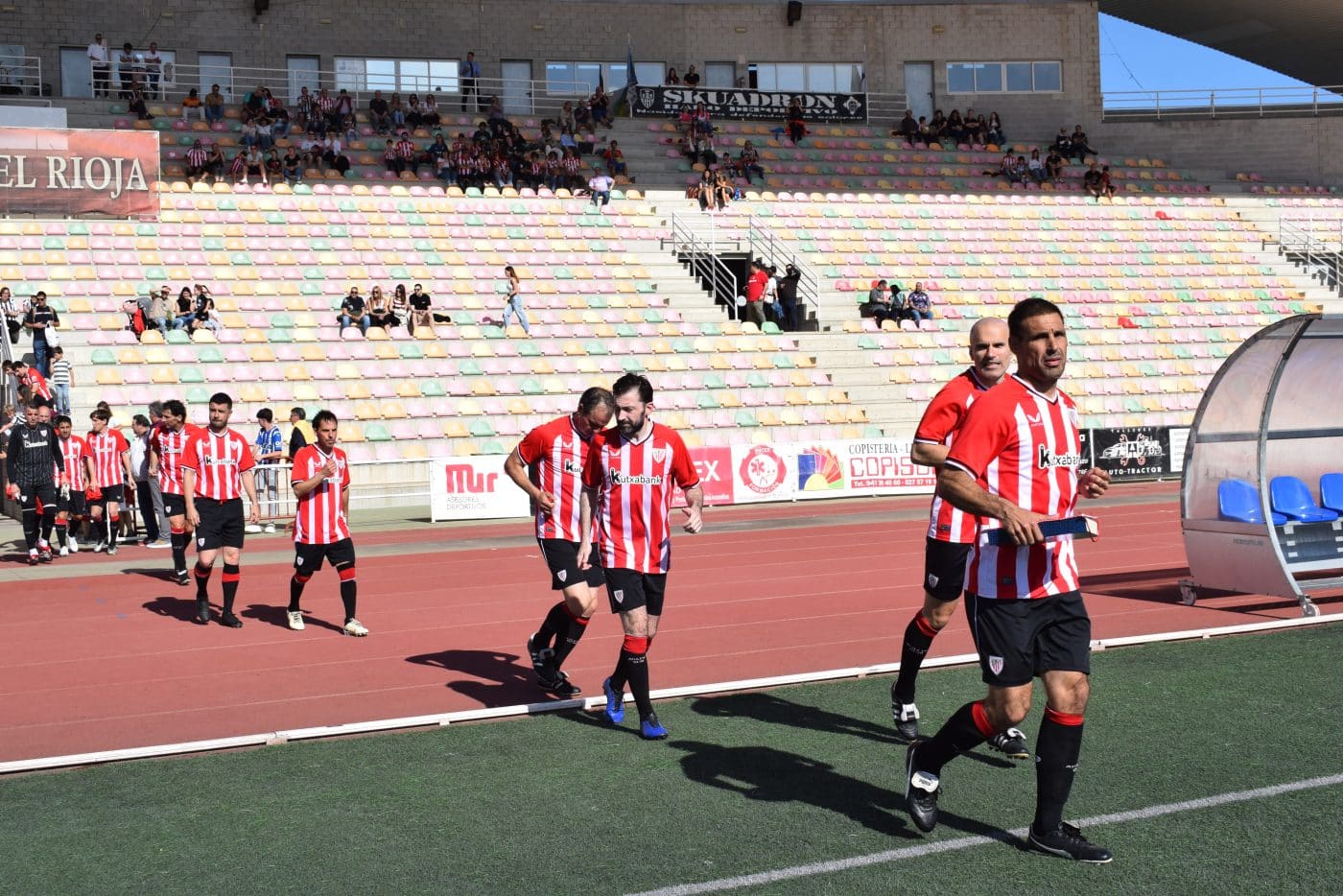 FOTOS: Los Veteranos del Haro y Athletic juegan por los damnificados por la DANA 34 FOTOS: Los Veteranos del Haro y Athletic juegan por los damnificados por la DANA 34