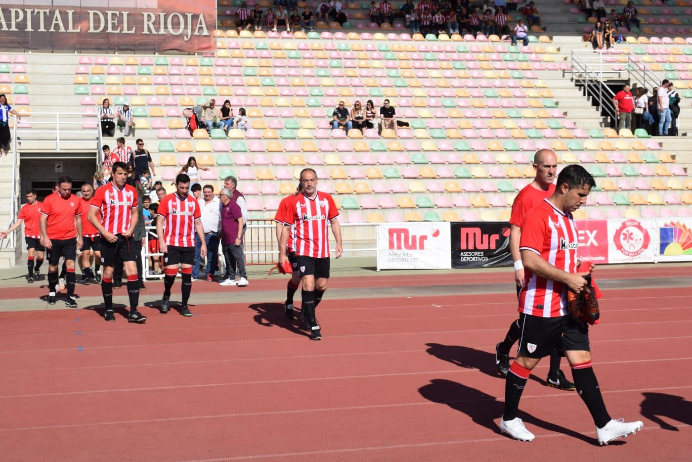 FOTOS: Los Veteranos del Haro y Athletic juegan por los damnificados por la DANA 50 FOTOS: Los Veteranos del Haro y Athletic juegan por los damnificados por la DANA 50