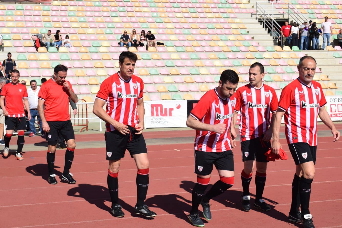FOTOS: Los Veteranos del Haro y Athletic juegan por los damnificados por la DANA 42 FOTOS: Los Veteranos del Haro y Athletic juegan por los damnificados por la DANA 42