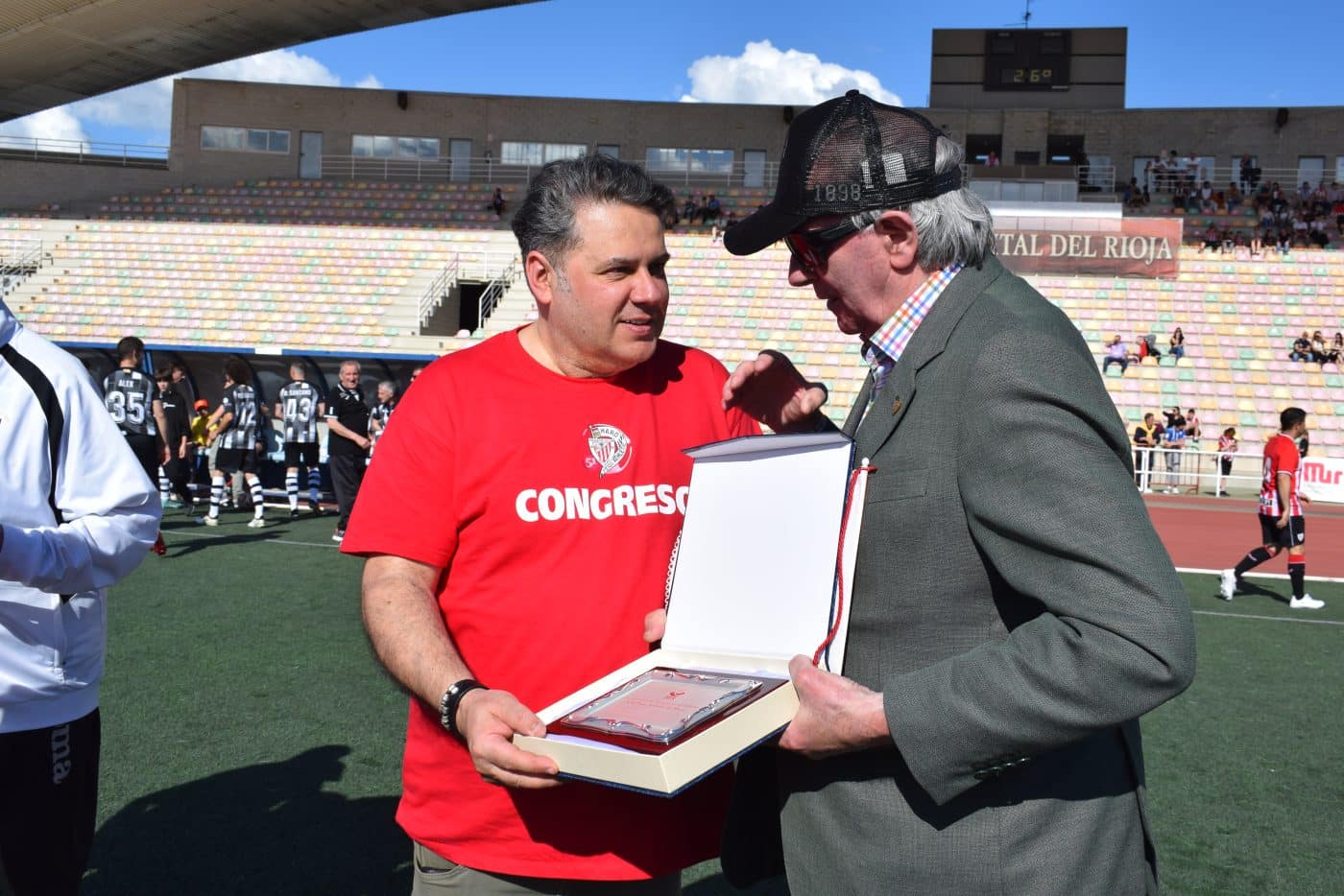 FOTOS: Los Veteranos del Haro y Athletic juegan por los damnificados por la DANA 41 FOTOS: Los Veteranos del Haro y Athletic juegan por los damnificados por la DANA 41