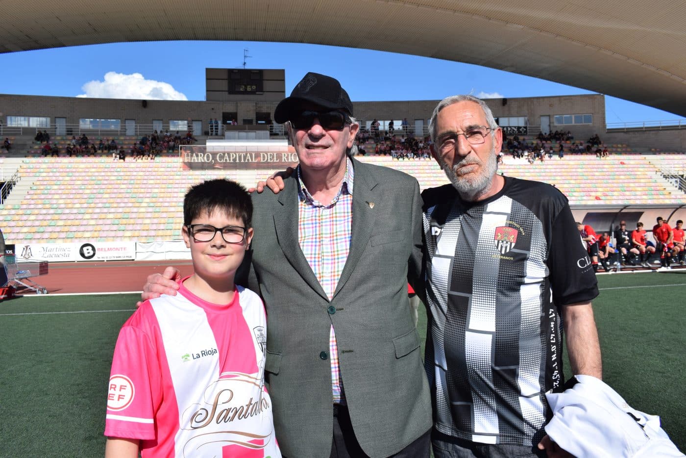 FOTOS: Los Veteranos del Haro y Athletic juegan por los damnificados por la DANA 6 FOTOS: Los Veteranos del Haro y Athletic juegan por los damnificados por la DANA 6