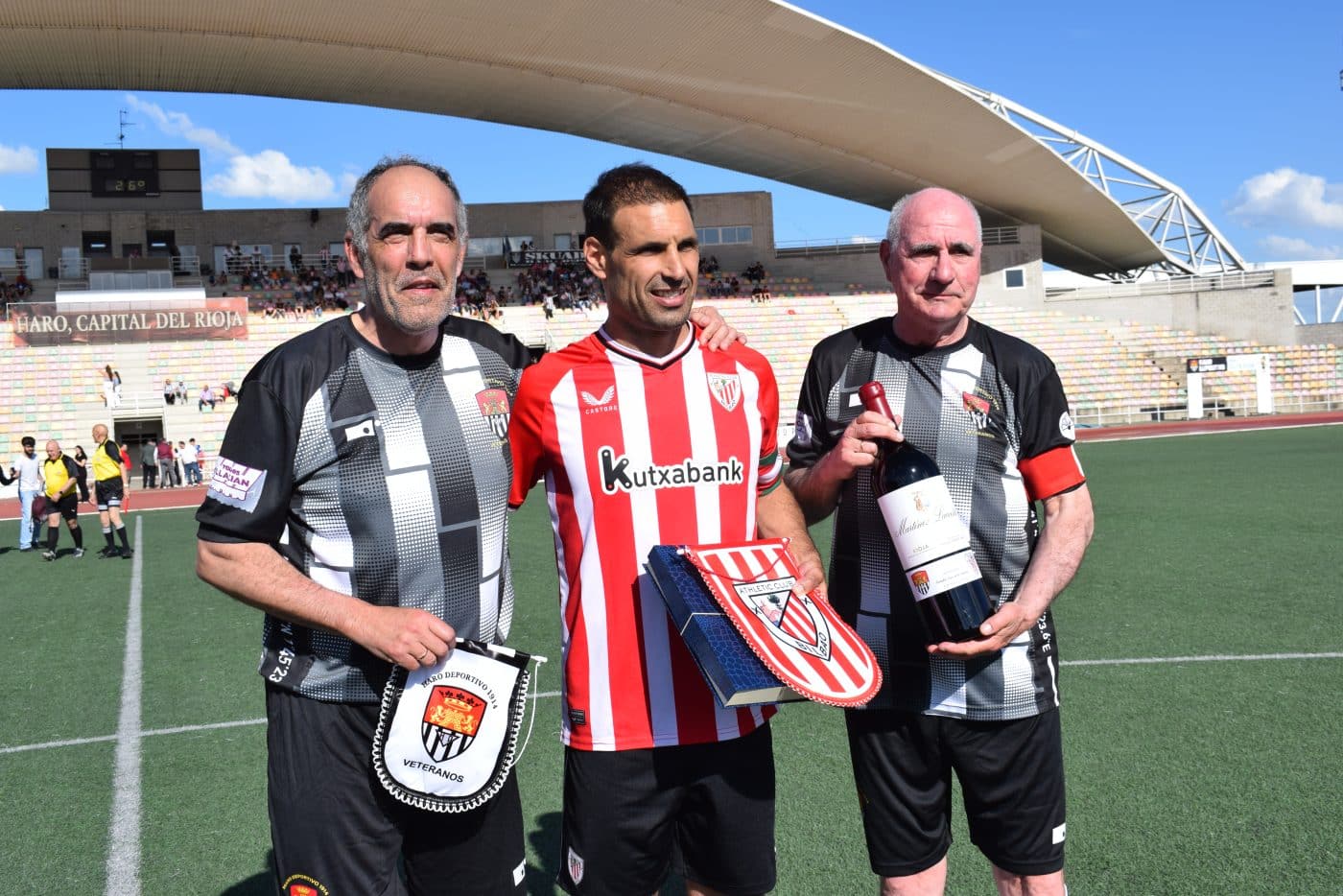 FOTOS: Los Veteranos del Haro y Athletic juegan por los damnificados por la DANA 27 FOTOS: Los Veteranos del Haro y Athletic juegan por los damnificados por la DANA 27