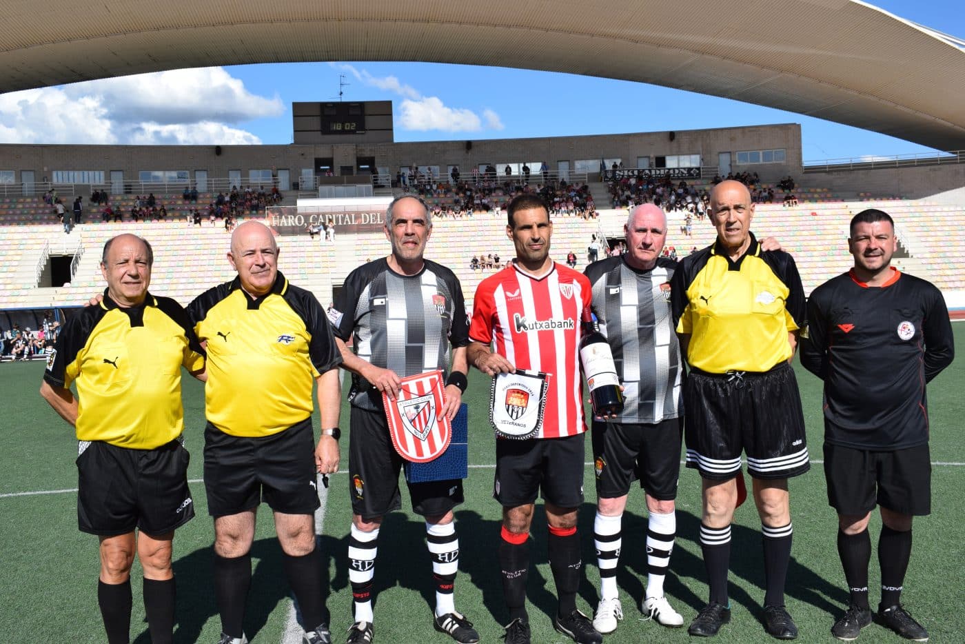 FOTOS: Los Veteranos del Haro y Athletic juegan por los damnificados por la DANA 30 FOTOS: Los Veteranos del Haro y Athletic juegan por los damnificados por la DANA 30