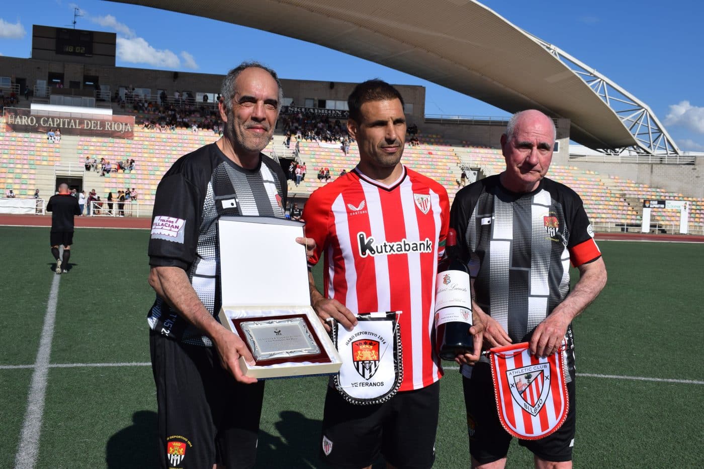 FOTOS: Los Veteranos del Haro y Athletic juegan por los damnificados por la DANA 40 FOTOS: Los Veteranos del Haro y Athletic juegan por los damnificados por la DANA 40