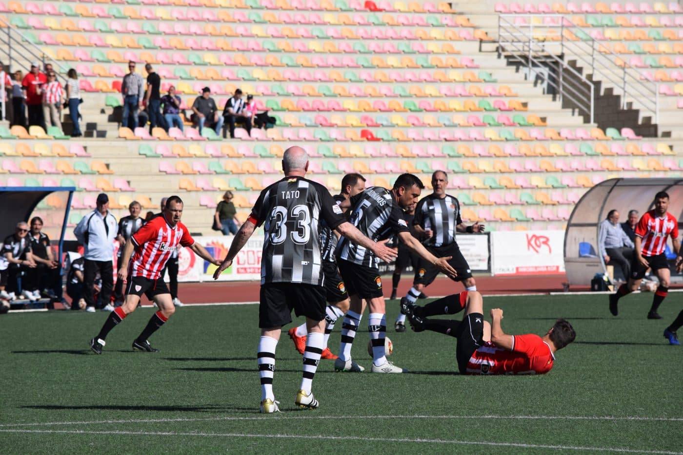 FOTOS: Los Veteranos del Haro y Athletic juegan por los damnificados por la DANA 16 FOTOS: Los Veteranos del Haro y Athletic juegan por los damnificados por la DANA 16
