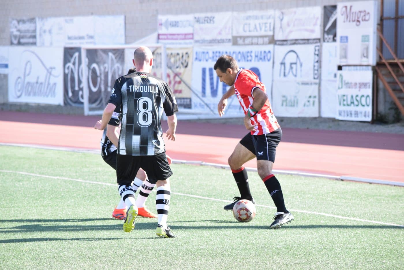 FOTOS: Los Veteranos del Haro y Athletic juegan por los damnificados por la DANA 45 FOTOS: Los Veteranos del Haro y Athletic juegan por los damnificados por la DANA 45