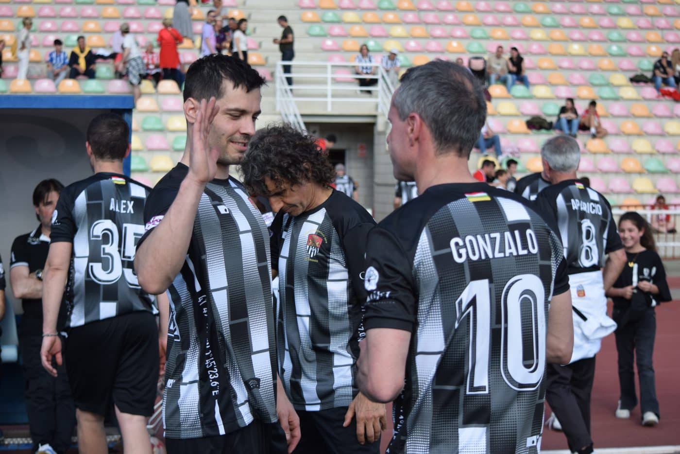 FOTOS: Los Veteranos del Haro y Athletic juegan por los damnificados por la DANA 2 FOTOS: Los Veteranos del Haro y Athletic juegan por los damnificados por la DANA 2