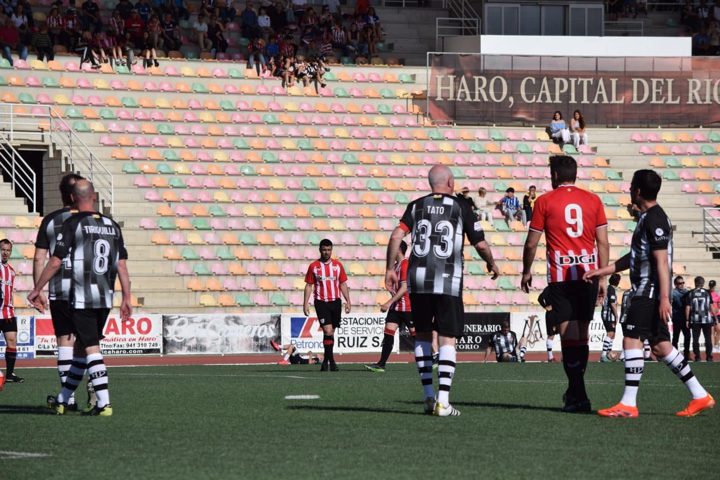 FOTOS: Los Veteranos del Haro y Athletic juegan por los damnificados por la DANA 46 FOTOS: Los Veteranos del Haro y Athletic juegan por los damnificados por la DANA 46