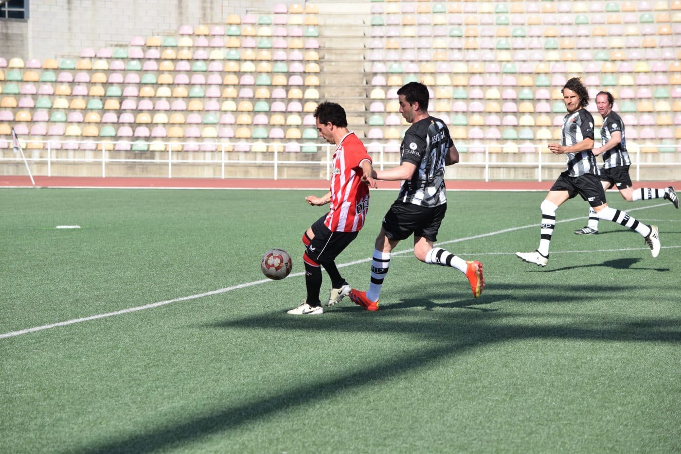 FOTOS: Los Veteranos del Haro y Athletic juegan por los damnificados por la DANA 47 FOTOS: Los Veteranos del Haro y Athletic juegan por los damnificados por la DANA 47
