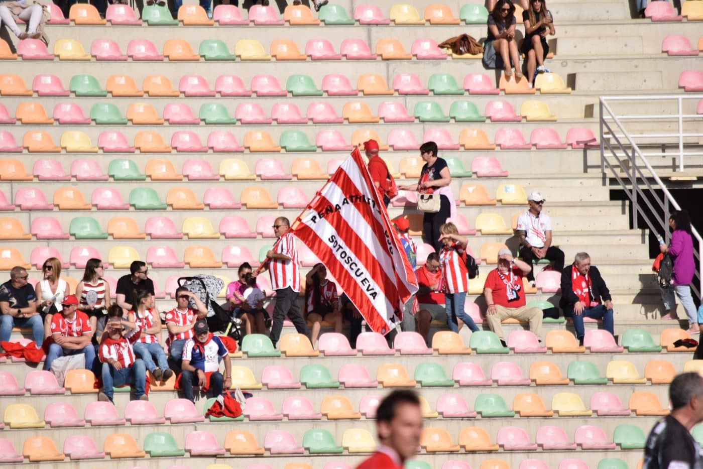 FOTOS: Los Veteranos del Haro y Athletic juegan por los damnificados por la DANA 48 FOTOS: Los Veteranos del Haro y Athletic juegan por los damnificados por la DANA 48