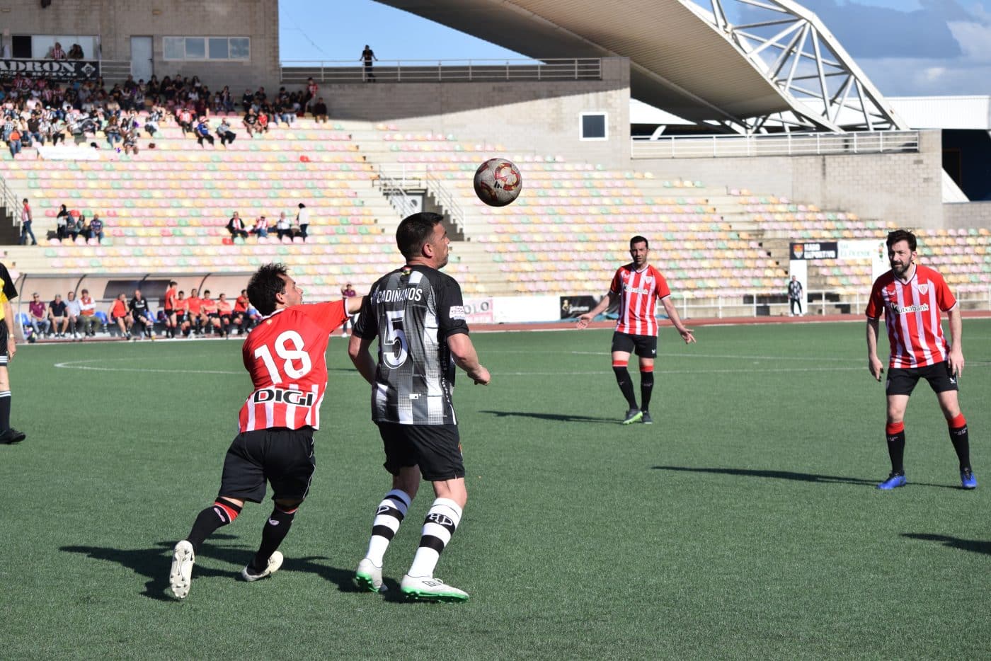FOTOS: Los Veteranos del Haro y Athletic juegan por los damnificados por la DANA 24 FOTOS: Los Veteranos del Haro y Athletic juegan por los damnificados por la DANA 24