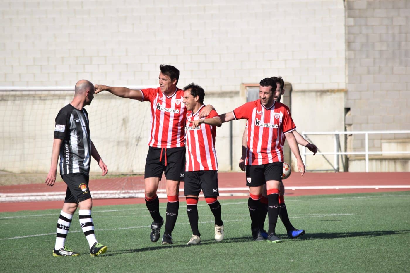 FOTOS: Los Veteranos del Haro y Athletic juegan por los damnificados por la DANA 19 FOTOS: Los Veteranos del Haro y Athletic juegan por los damnificados por la DANA 19