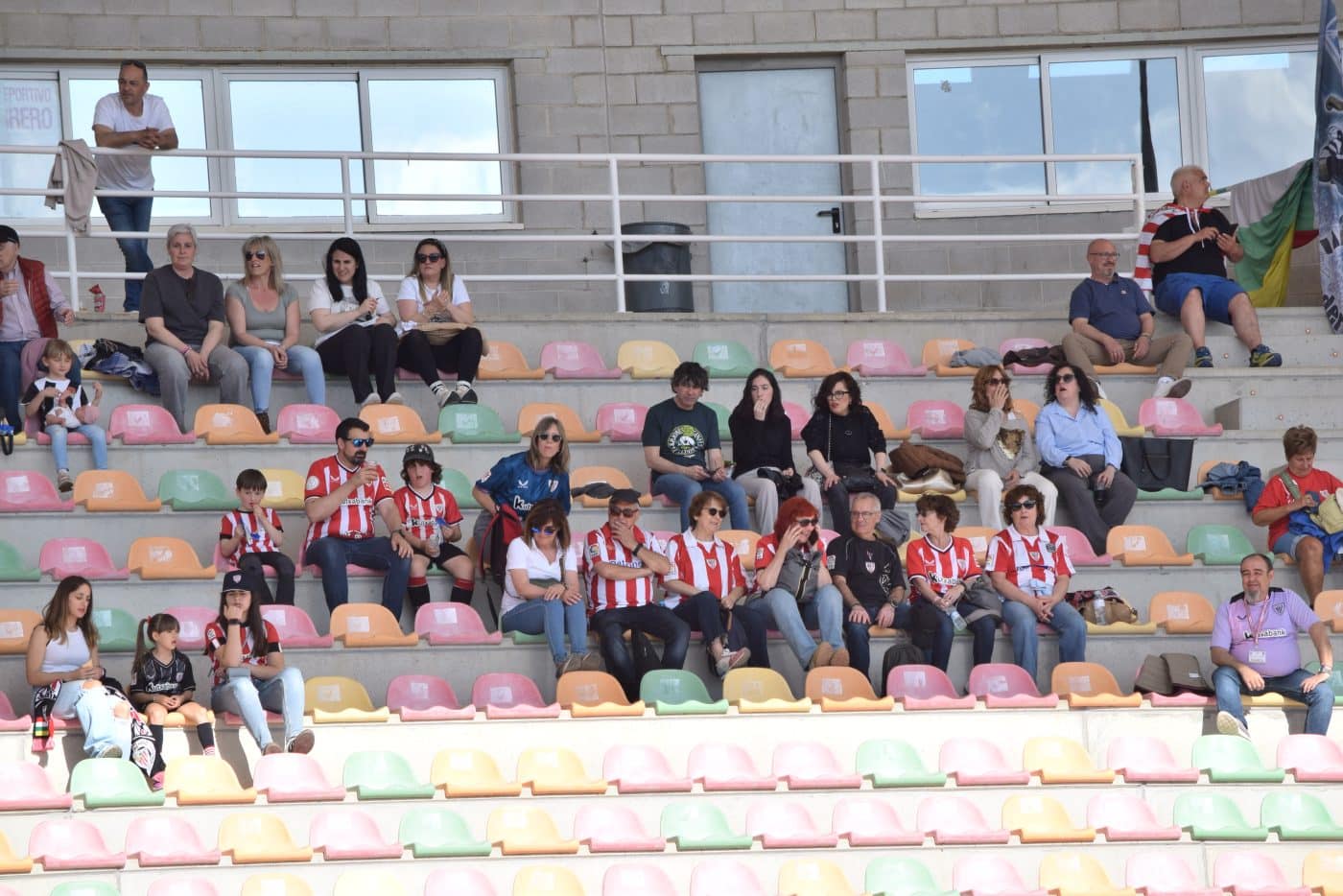 FOTOS: Los Veteranos del Haro y Athletic juegan por los damnificados por la DANA 23 FOTOS: Los Veteranos del Haro y Athletic juegan por los damnificados por la DANA 23