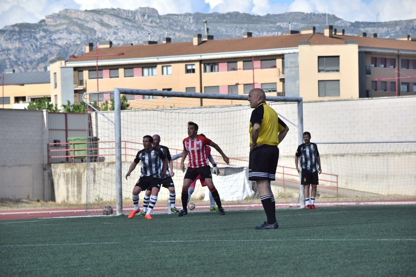 FOTOS: Los Veteranos del Haro y Athletic juegan por los damnificados por la DANA 12 FOTOS: Los Veteranos del Haro y Athletic juegan por los damnificados por la DANA 12