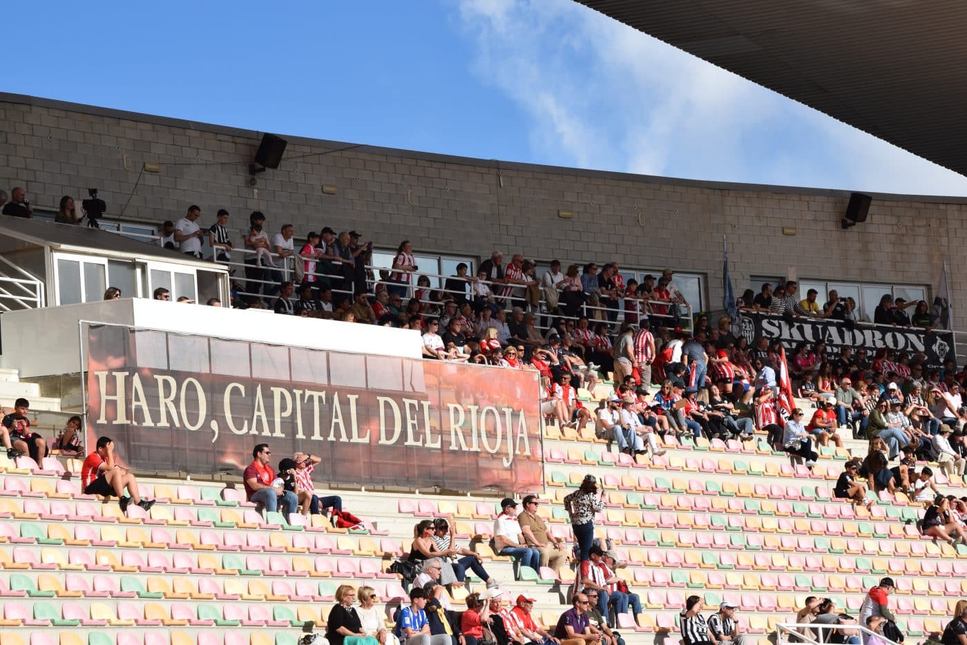 FOTOS: Los Veteranos del Haro y Athletic juegan por los damnificados por la DANA 31 FOTOS: Los Veteranos del Haro y Athletic juegan por los damnificados por la DANA 31